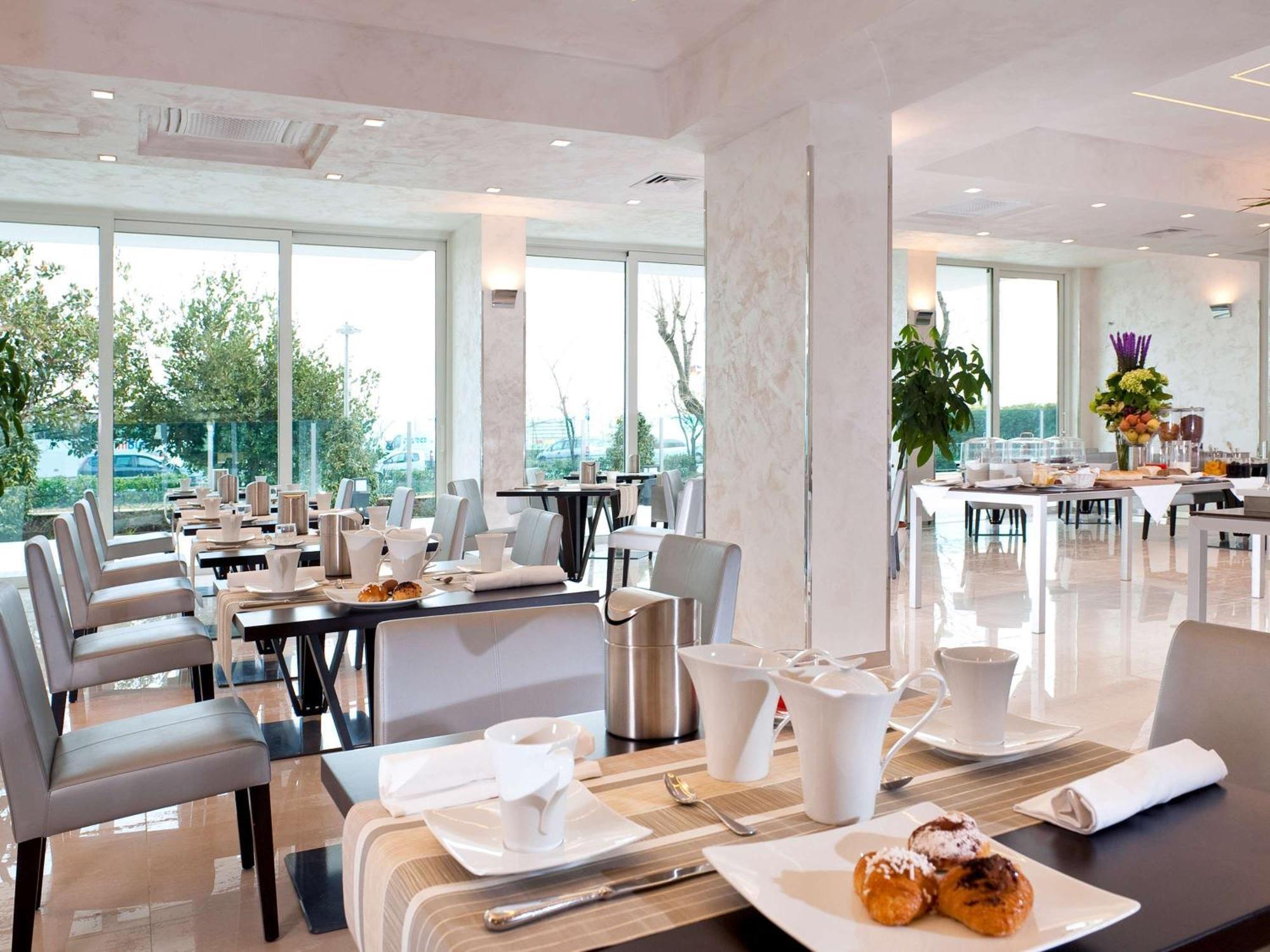 Mercure Hotel Rimini Artis Екстериор снимка