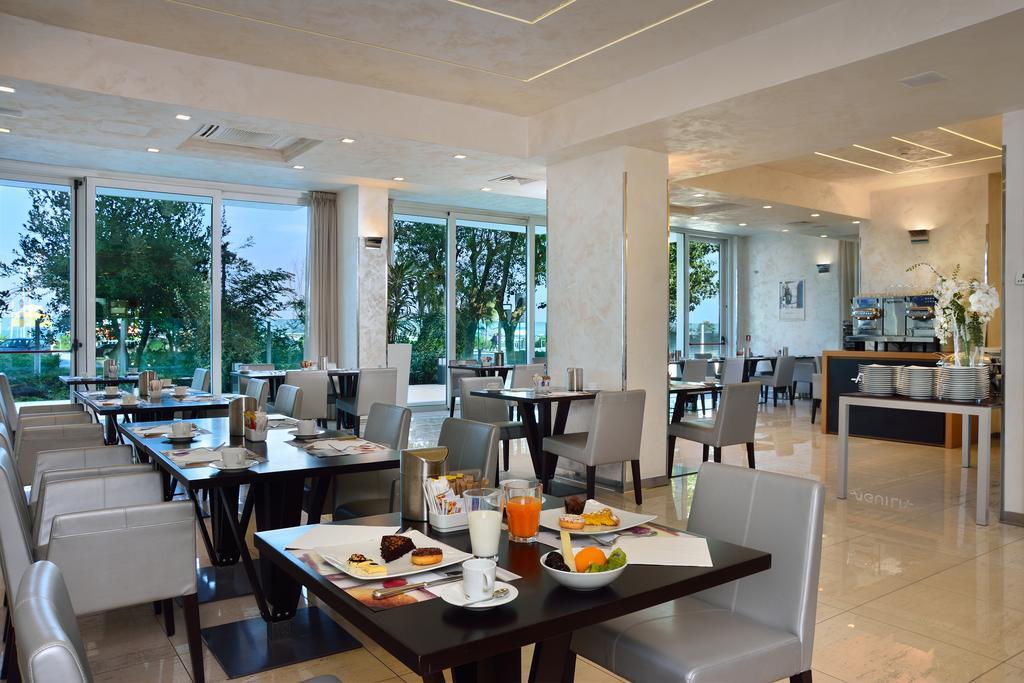 Mercure Hotel Rimini Artis Екстериор снимка